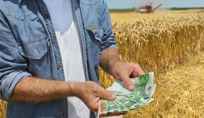 Κονδύλια 800 εκατ. ευρώ σε αγρότες και κτηνοτρόφους