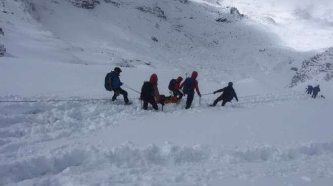 Ισημερινός: Χιονοστιβάδα παρέσυρε τρεις ορειβάτες