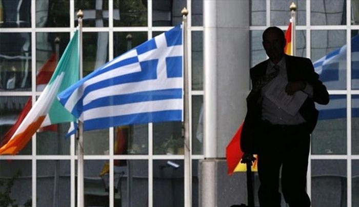 Οι δανειστές ανατρέπουν το σχέδιο για την εθνική σύνταξη – Θέτουν και θέμα «κουρέματος» στο ποσό των 384 ευρώ