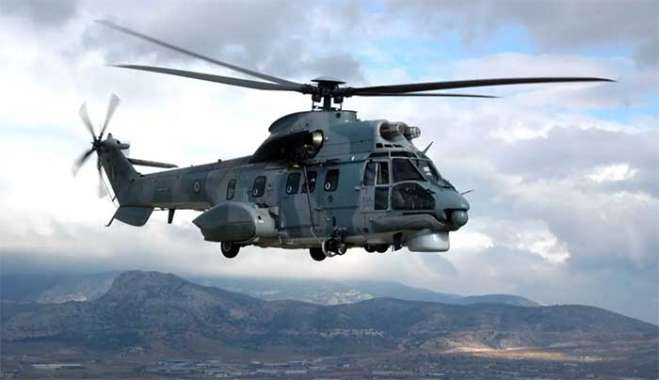 Χίος: Super Puma παρέλαβε δύο ναυτικούς που τραυματίστηκαν σε δεξαμενόπλοιο