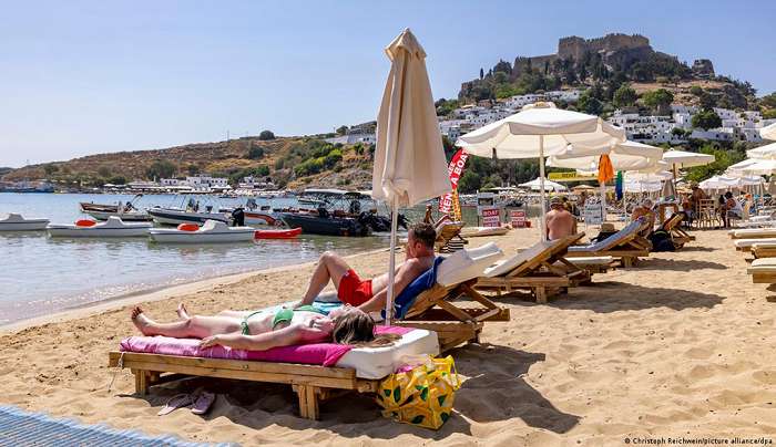 Οι τρεις περιοχές με τουρίστες έως τα τέλη Οκτωβρίου – Το νησί “ναυαρχίδα” και η σταθερή επιλογή