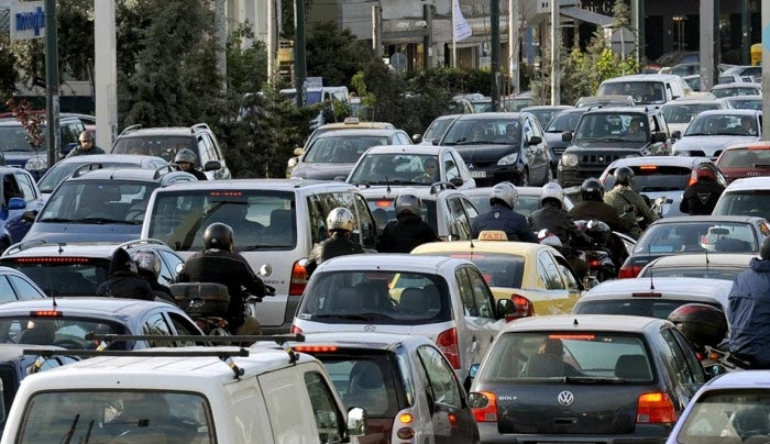 “Βόμβα” από απλήρωτα τέλη για 800.000 ΙΧ