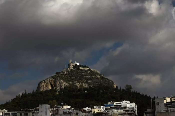 Καιρός: Με συννεφιά και βροχές ξεκινάει η νέα εβδομάδα