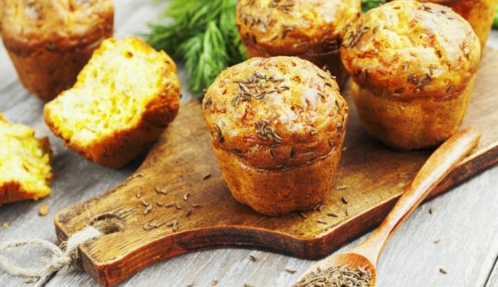 Θέλεις κάτι εύκολο; Φτιάξε muffins με τυρί και γαλοπούλα