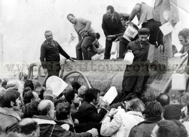 Στη φωτογραφία βλέπετε, πως γινόταν η διανομή από τα βυτιοφόρα.