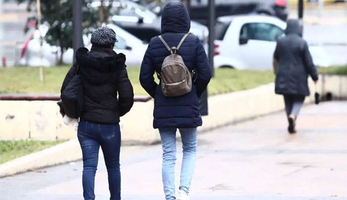 Καιρός σήμερα: Τσουχτερό κρύο, βροχές και χιόνια στα ορεινά