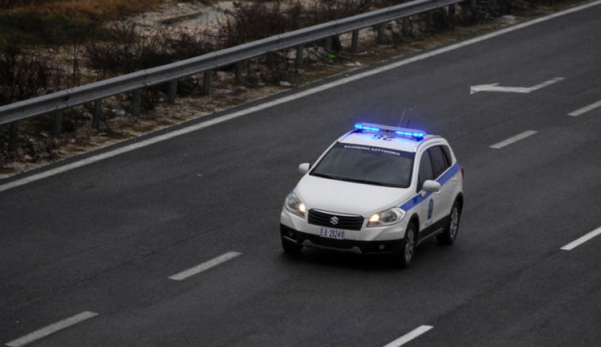 Κινηματογραφική καταδίωξη σε τρεις… νομούς! Δεν σταμάτησε σε έλεγχο, έσπασε τις μπάρες στα διόδια