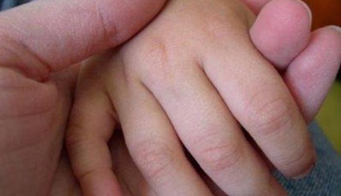 Ηλεία: «Έσβησε» τρίχρονο κοριτσάκι την ώρα που κοιμόταν