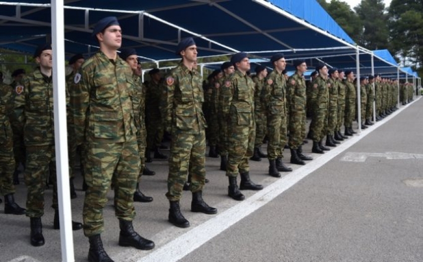 Πρόταση ΕΛΙΑΜΕΠ: Αύξηση στρατιωτικής θητείας και στράτευση γυναικών