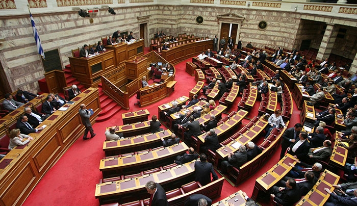 Ράδιο Αρβύλα: Τα “γαλλικά” της Βουλής! (Video)