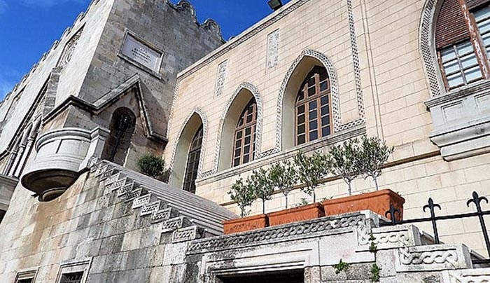Ο “ταχυδακτυλουργός των ταξιδιών”, Χαράλαμπος Κόκκινος, έχει πολύ μεγάλο θράσος για να επιδίδεται σε ηθικοπλαστικά κηρύγματα