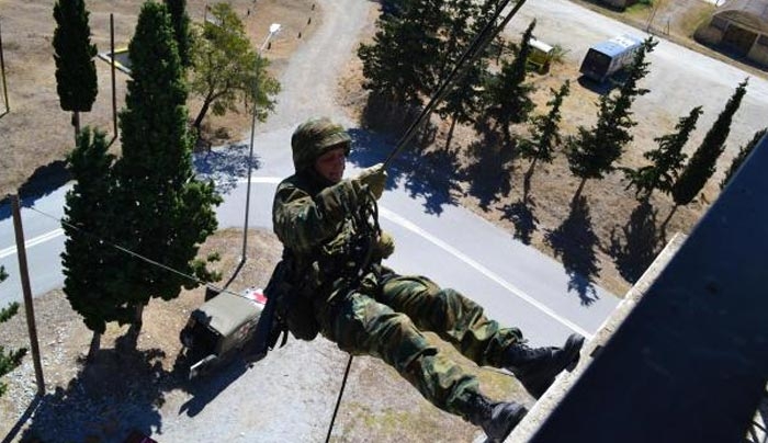 Δείτε τι απίθανο σκηνοθέτησε στρατιώτης στη Σάμο για να πάρει μετάθεση!