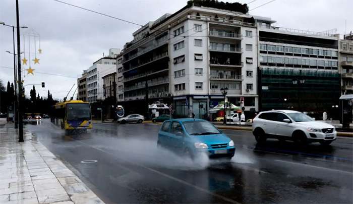 Καιρός σήμερα: Τοπικές βροχές και καταιγίδες με ισχυρούς ανέμους έως 9 μποφόρ