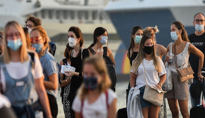 Μεγάλες ουρές στη Ραφήνα -Σπεύδουν στην Τήνο οι πιστοί, μπήκαν και έξτρα δρομολόγια