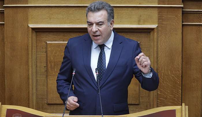 ΜΑΝΟΣ ΚΟΝΣΟΛΑΣ: «Χωρίς περικοπή οι συντάξεις για όσους συνταξιούχους εργάζονται. Σύνταξη και για όσους έχουν οφειλές στον ΕΦΚΑ»