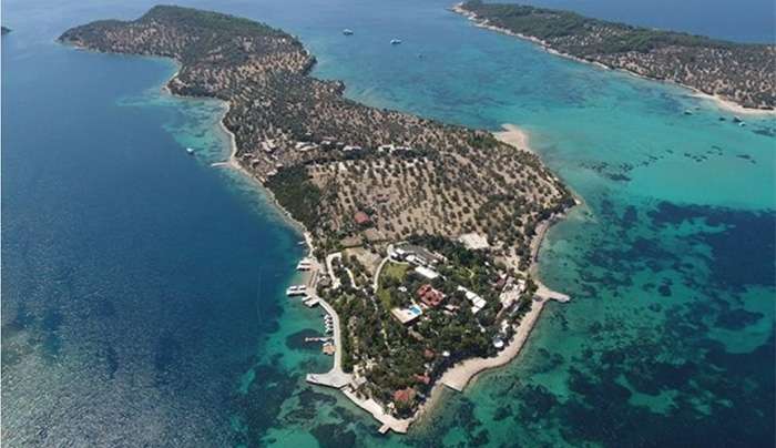 Οι Τούρκοι βγάζουν στο «σφυρί» νησί στο Αιγαίο – Η ελληνική ιστορία του