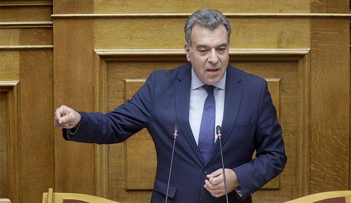 «Κοινοβουλευτική παρέμβαση του Μάνου Κόνσολα για τις γονικές άδειες των στρατιωτικών»