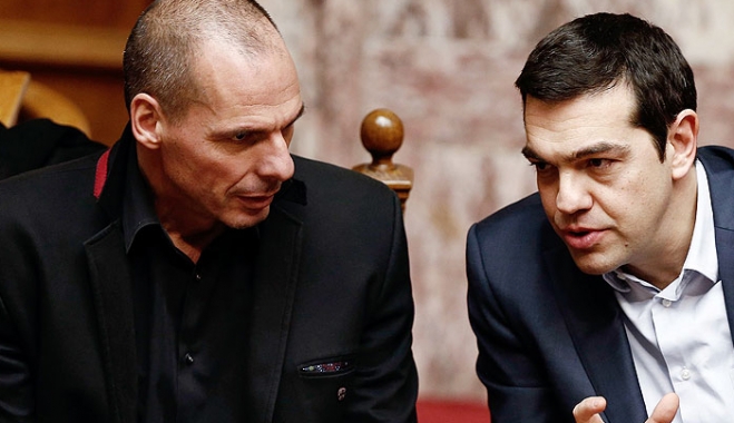 Ευθεία επίθεση κατά Βαρουφάκη από FT: «Ο Τσίπρας ετοιμάζεται να τον απομακρύνει και αναλαμβάνει δράση»