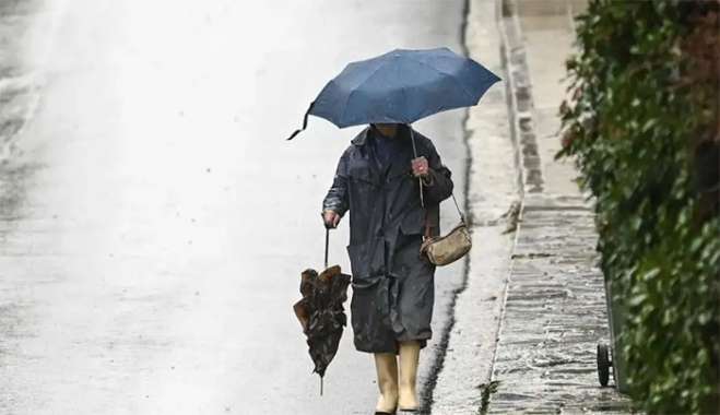 Καιρός σήμερα: Τσουχτερό κρύο, ισχυροί άνεμοι και βροχές