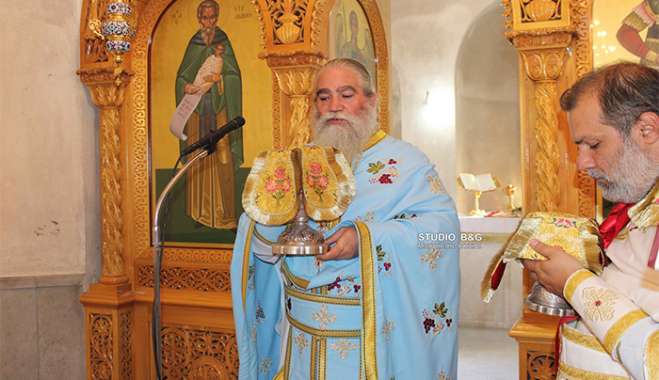 Θεία λειτουργία στο παρεκκλήσιο της Αγίας Σοφίας στο Λυγουριό Αργολίδας