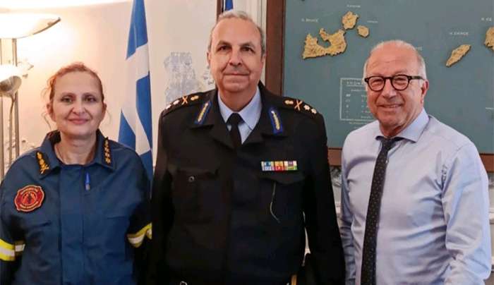 «Συνάντηση του Χωρικού Αντιπεριφερειάρχη Κυκλάδων  κ. Γ. Λεονταρίτη με τo νέο Συντονιστή Πυροσβεστικών Επιχειρήσεων Βορείου, Νοτίου Αιγαίου και Κρήτης,  Υποστράτηγο κ. Μιχαήλ Σεληνιωτάκη»