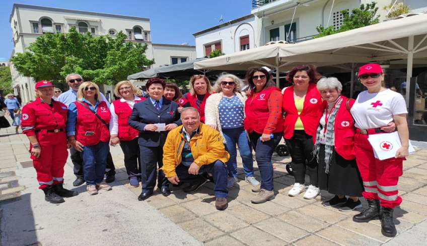 Δωρεάν παρουσίαση Α&#039; Βοηθειών , μέτρηση σακχάρου και λήψη αρτηριακής πίεσης, με αφορμή την Παγκόσμια Ημέρα Ερυθρού Σταυρού