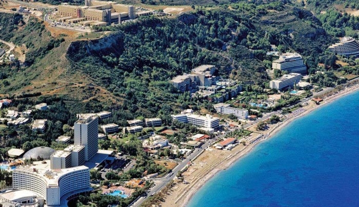 Καταργήθηκε η σκανδαλώδης ρύθμιση για καταληψίες αιγιαλού και παραλίας!