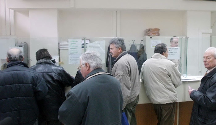 Παίρνουν 150 εκατ ευρώ από το Ταμείο των τραπεζοϋπαλλήλων για να πληρωθούν οι συντάξεις του ΙΚΑ στην... ώρα τους