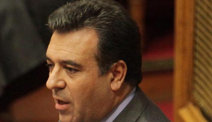 «Μειωμένη στρατιωτική θητεία για τα αδέλφια ατόμων με ποσοστό αναπηρίας άνω του 80%, προτείνει ο Μάνος Κόνσολας»