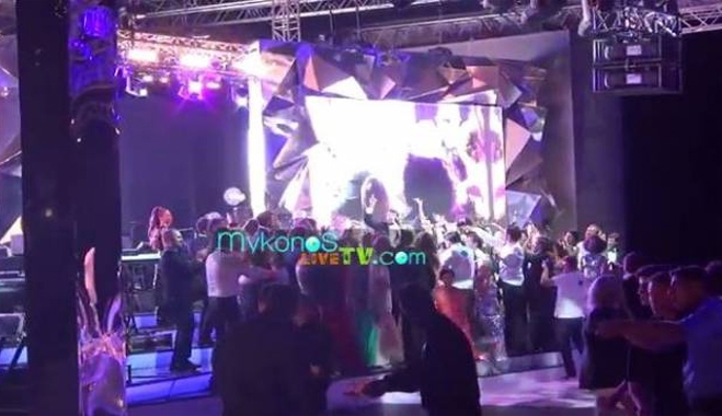 VIDEO: Γάμος €2.000.000 στην Μύκονο με αστακούς, σαμπάνιες, Ρωσίδες καλλονές και μια χρυσή ανθοδέσμη!