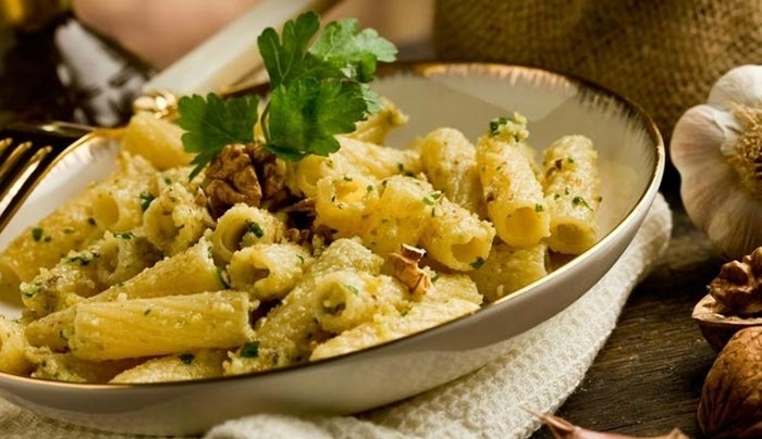 Τι θα φτιάξεις σήμερα; Pasta με αρακά, καλαμπόκι και χυμό ντομάτας!