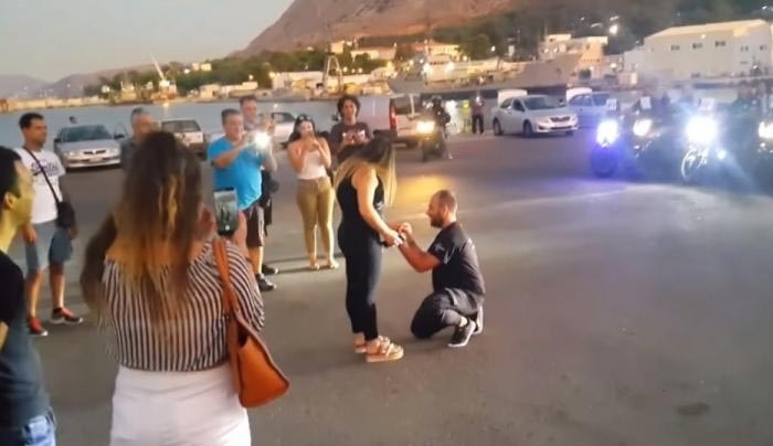 Χανιά: Πρόταση γάμου με… φασαρία! [βίντεο]