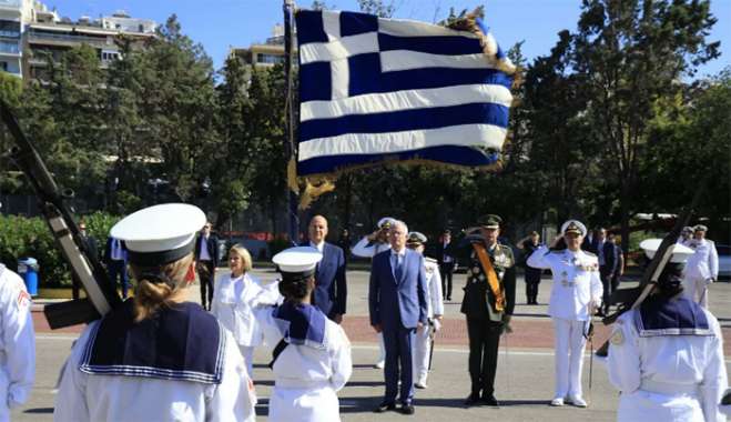 Eπιθεώρηση Στόλου του Πολεμικού Ναυτικού εν πλώ από τον Πρόεδρο της Δημοκρατίας Κώστα Τασούλα που συνοδεύεται από τον υπουργό Εθνικής Άμυνας, Νίκο Δένδια  (ΓΙΩΡΓΟΣ ΚΟΝΤΑΡΙΝΗΣ/EUROKINISSI