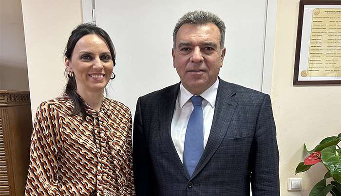 ΜΑΝΟΣ ΚΟΝΣΟΛΑΣ: «Ειδικό πλαίσιο στήριξης για τους νησιωτικούς δήμους»