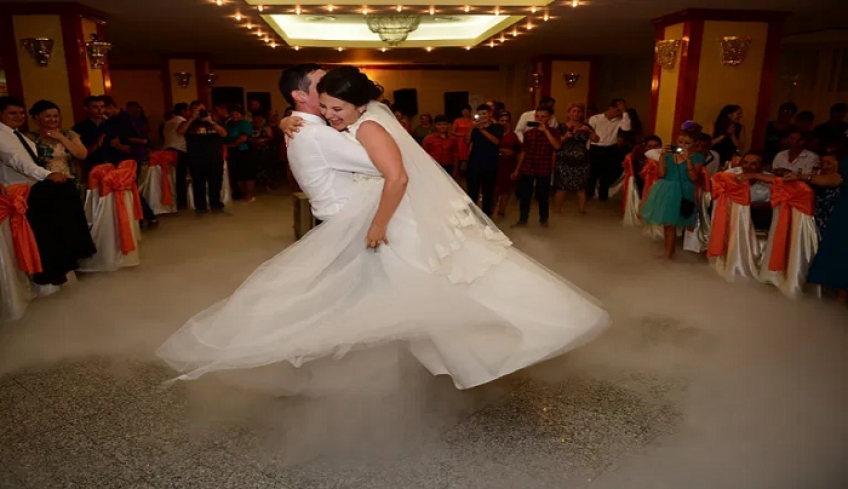 N. Παπαθανάσης: Γάμοι μετά μουσικής αλλά δίχως χορό – Oι νέες αλλαγές στα μέτρα χαλάρωσης