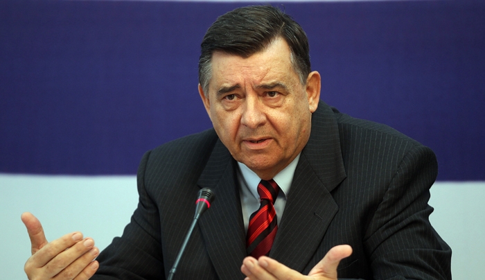 Καρατζαφέρης: Μην πιστεύετε τις προστυχιές