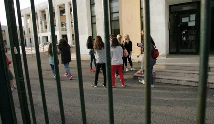 Αυτή είναι η δημόσια δωρεάν Παιδεία: 4.350 ευρώ το χρόνο πληρώνει μια οικογένεια για κάθε μαθητή