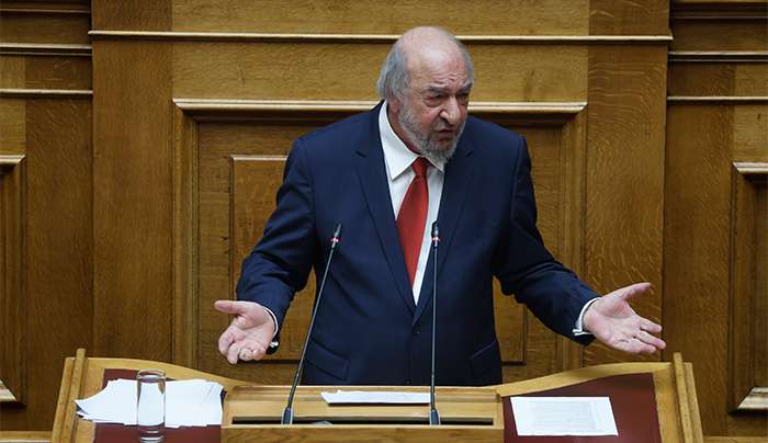 Νικητιάδης στη Βουλή: Να αναλογιστούμε τις ευθύνες μας όταν δύο νέοι άνθρωποι αποφασίζουν να θέσουν τέρμα στη ζωή τους