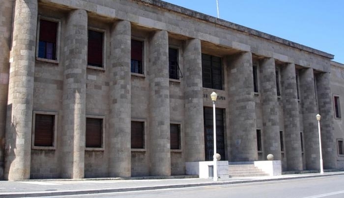 Πρότειναν σε Σουηδό «ερωτικό τρίγωνο» αλλά τον λήστεψαν
