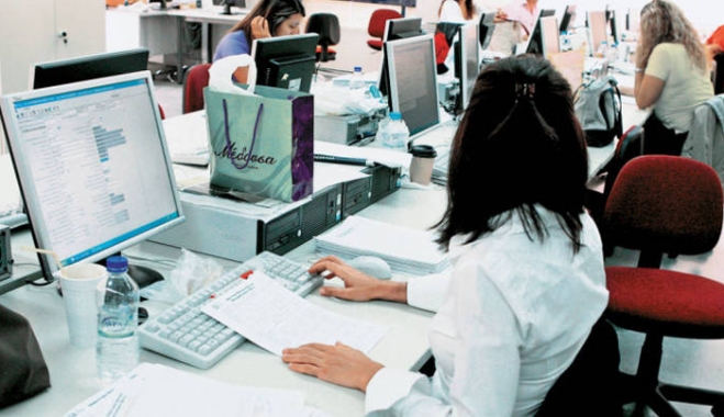 Αγριο ψαλίδι σε οδοιπορικά και εκτός έδρας των δημοσίων υπαλλήλων -Ποιες άλλες παροχές κόβονται