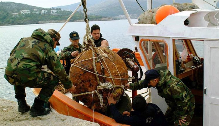 Βρέθηκε ναυτική νάρκη στο λιμάνι της Πάτρας