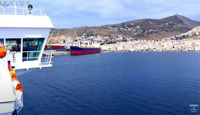Σύρος – Ρεμέτζο του Blue Star Chios σε 3 λεπτά και άμεση αναχώρηση!