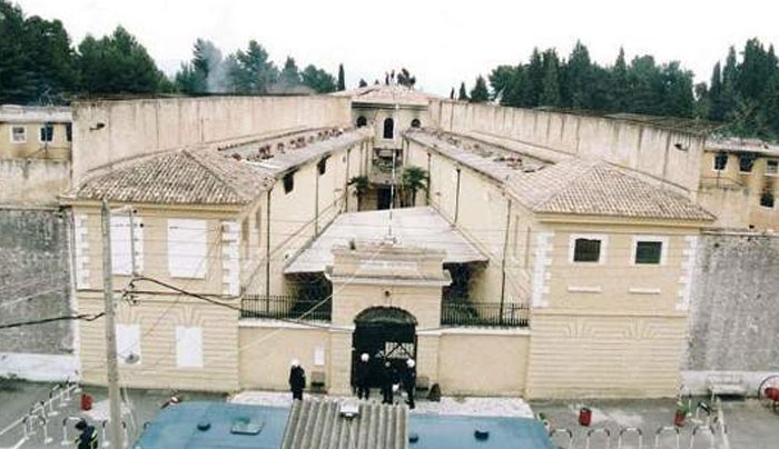 Απίστευτη απόπειρα απόδρασης στις φυλακές Κέρκυρας: Ισοβίτης πήδηξε από τον πανύψηλο τοίχο, έσπασε τα πόδια του