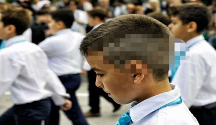 Το κούρεμα μαθητή στην παρέλαση που μαγνήτισε τα βλέμματα και έγινε viral (Φωτό)