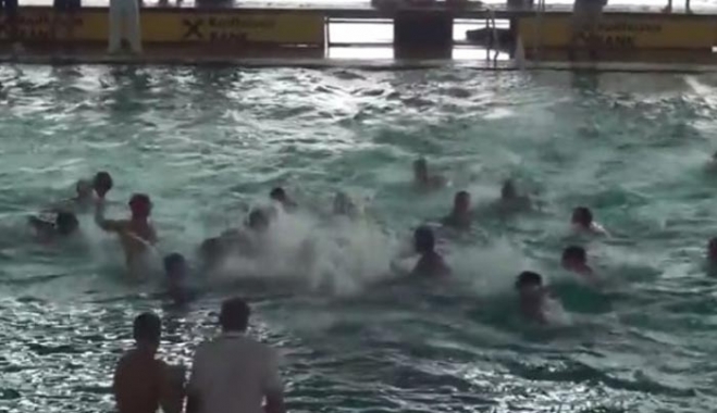 Συγκλονιστικό! Το απίστευτο ξύλο του Ελλάδα – Κροατία στην πισίνα (βίντεο)