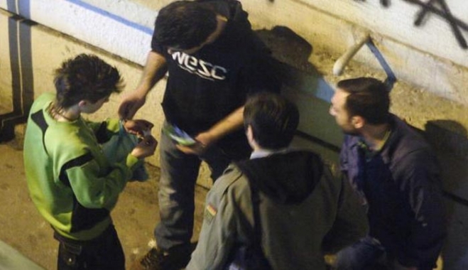 Εμποροι ναρκωτικών ο διοικητής τμήματος δίωξης ναρκωτικών και δύο αρχιφύλακες