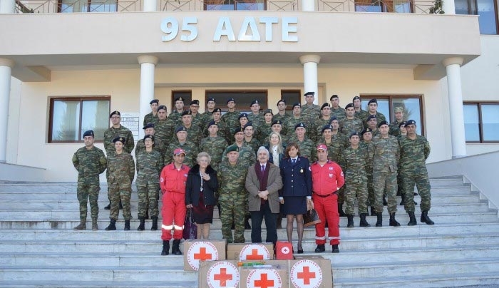Υγειονομικό υλικό για το Καστελλόριζο από τον Ερυθρό Σταυρό