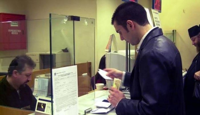 Aπατεώνας παριστάνει τον τραπεζικό και αποσπά πληροφορίες για καταθέσεις!