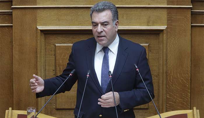 «Τη στήριξη των μελισσοκόμων ζητά ο Μάνος Κόνσολας»