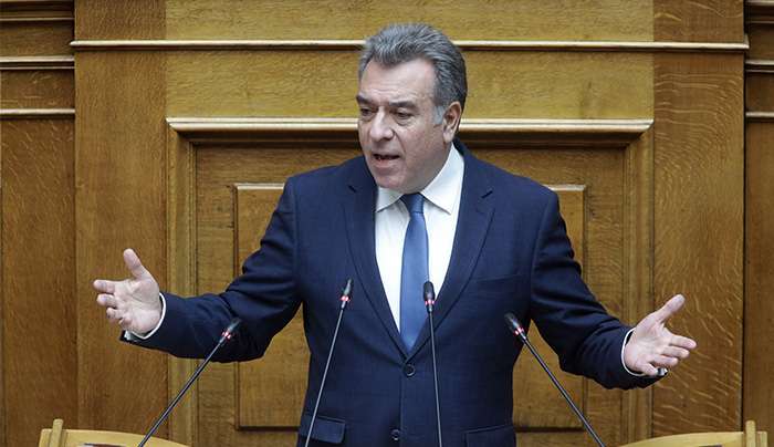 ΜΑΝΟΣ ΚΟΝΣΟΛΑΣ: «Να διατεθούν νέα σχολικά λεωφορεία για τους μαθητές και τις μαθήτριες που φοιτούν σε ειδικά σχολεία  στα Δωδεκάνησα»
